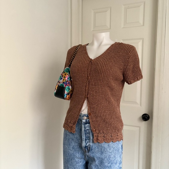 button-down blouse with details on the edges - Picture 4 of 14